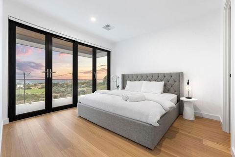 Moana Sands - Luxury Beachfront - Gold Coast 4U 1