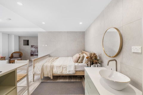 Modern Studio, Minutes To Ferry, City, CBD - Accommodation Gold Coast 2