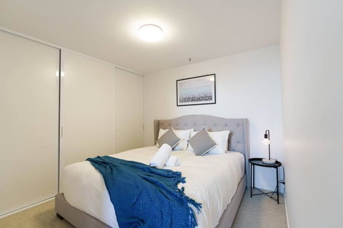 Modern 1 Bed Opposite Racecourse - 1 Gold Coast 1