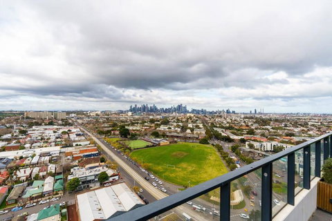 Modern 1 Bed Opposite Racecourse - 1 Gold Coast 2