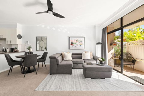 Modern 2-Bed With Pools, Gym, Tennis Court & Sauna - Gold Coast 4U 1