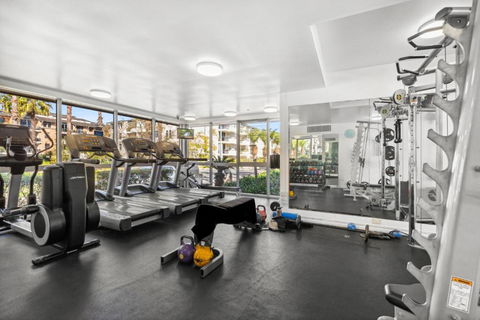 Modern 2-Bed With Pools, Gym, Tennis Court & Sauna - Gold Coast 4U 3