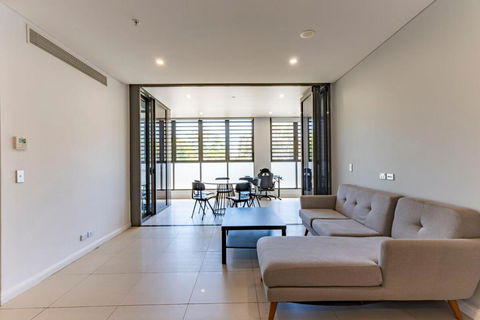 Modern 2B With Loft Bed Parking Central Mascot - Accommodation Gold Coast 0