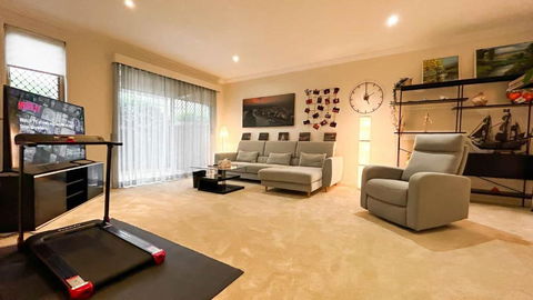 Modern 3BD Townhouse In Marsfield - Gold Coast 4U 0