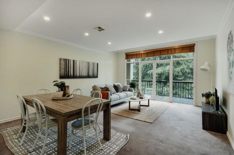 Modern Apartment In The Heart Of Canberra - Gold Coast 4U 0