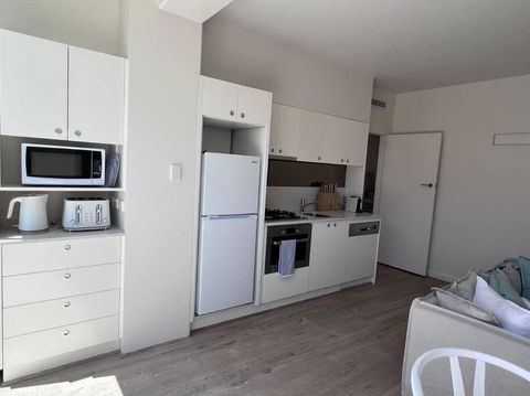 Modern Beach Oasis In Elwood Village - Gold Coast 4U 2