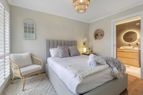 Modern Comfort In Preston - Gold Coast 4U 0