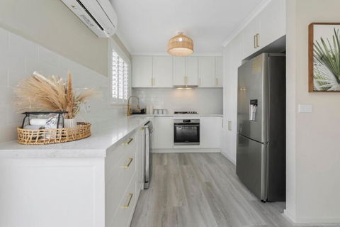 Modern Comfort In Preston - Gold Coast 4U 3