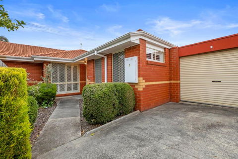 Modern Comfort In Preston - Gold Coast 4U 2