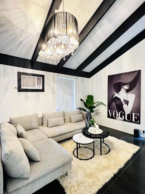 Modern Escape With Open Yard - Accommodation Gold Coast 0