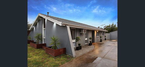Modern Escape With Open Yard - Accommodation Gold Coast 1