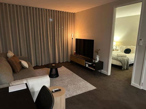 Modern Griffith Apartment - Gold Coast 4U 3