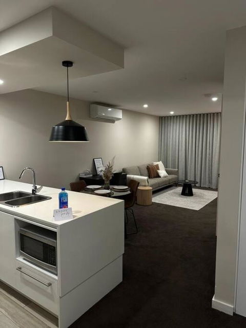 Modern Griffith Apartment - Gold Coast 4U 1
