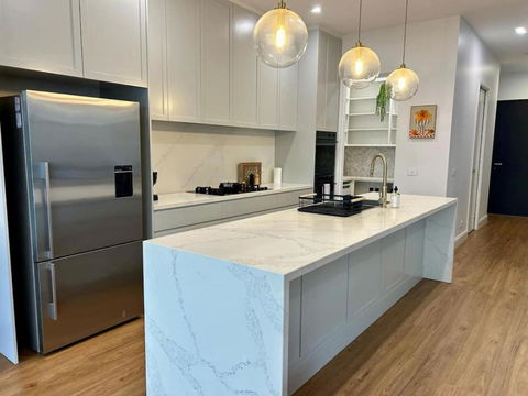 Modern Home - Gr8 4 Groups - Gold Coast 4U 1