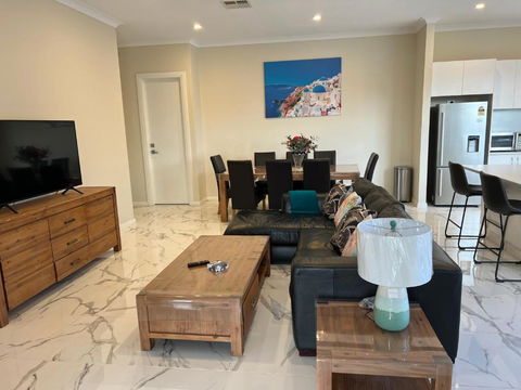 Modern House Between Airport And Sea - Accommodation Gold Coast 0