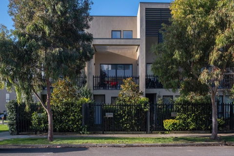 Modern Living 2br Townhouse In Maidstoneoffice - Accommodation Gold Coast 1