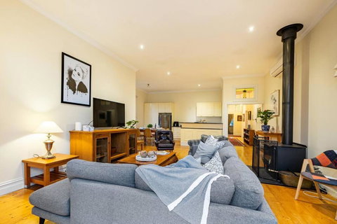 Montreux On High Country Feel Just 5 Minutes From Geelong CBD - Accommodation Gold Coast 2