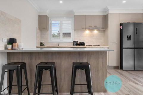 Modern Townhouse In The Heart Of Adamstown - Gold Coast 4U 0