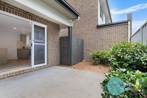 Modern Townhouse In The Heart Of Adamstown - Gold Coast 4U 3