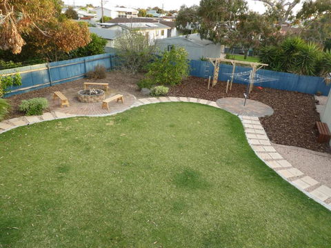 Moonta Bay Stylish Large Home 3 Min Walk From Beach And Jetty - Accommodation Gold Coast 3