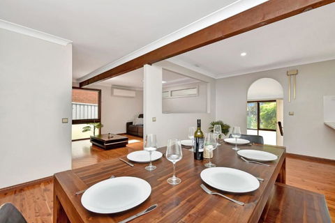 NEW PropertyBreezy Bayside Haven At Brightwaters - Accommodation Gold Coast 1