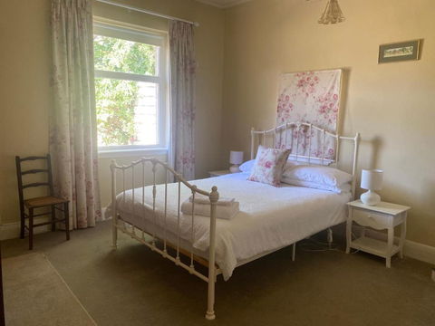 Mount Charles Homestead - Gold Coast 4U 1