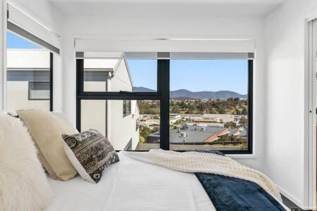 Mountain View Villa-close To Shops-10min To CBD - Gold Coast 4U 2