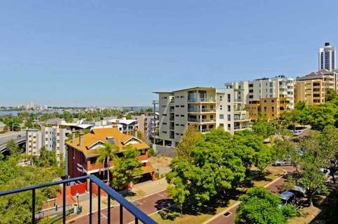 Mountway Holiday Apartments - Gold Coast 4U 2