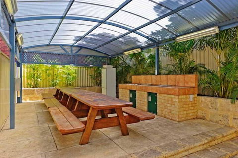 Mountway Holiday Apartments - Gold Coast 4U 3