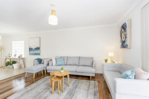 Mt Hawthorn Family Home - EXECUTIVE ESCAPES - Gold Coast 4U 0