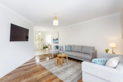Mt Hawthorn Family Home - EXECUTIVE ESCAPES - Gold Coast 4U 2