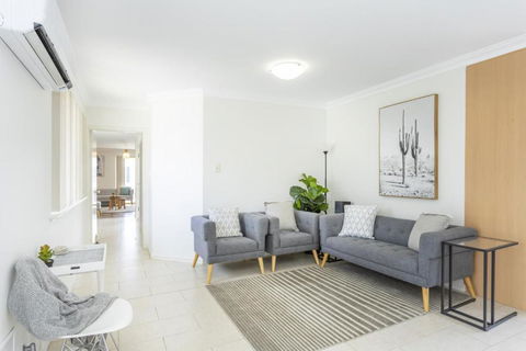 Mt Hawthorn Family Home - EXECUTIVE ESCAPES - Gold Coast 4U 3