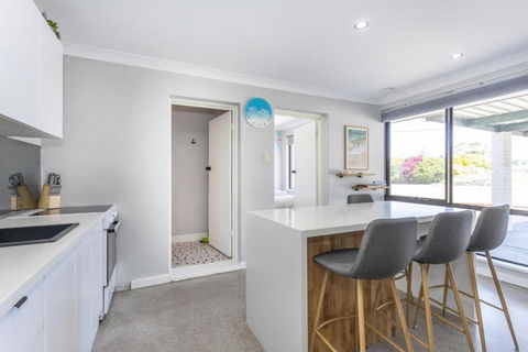 Nautical Nook - EXECUTIVE ESCAPES - Accommodation Gold Coast 0