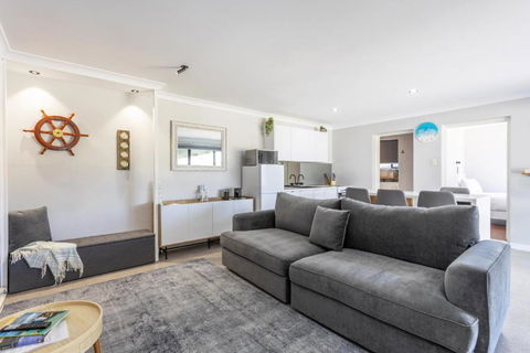 Nautical Nook - EXECUTIVE ESCAPES - Accommodation Gold Coast 2
