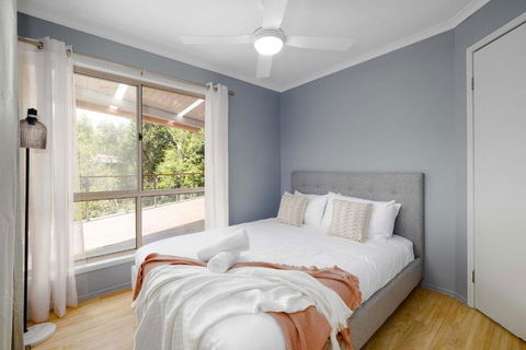 NEW 3BR Serene Creekside Retreat In Helensvale - Accommodation Gold Coast 2