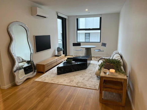 NEW BOUTIQUE 1bd Apt - Accommodation Gold Coast 0