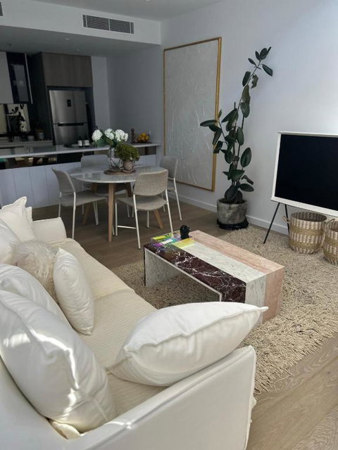 New & Modern Loft 1bd W/Pool&Gym - Accommodation Gold Coast 0