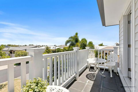 NEW HAVEN - Garden View Balcony - Accommodation Gold Coast 0