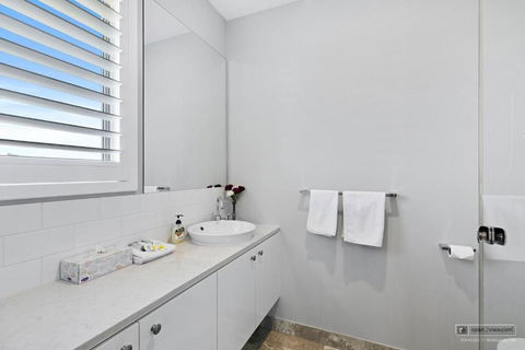 NEW HAVEN - Garden View Balcony - Accommodation Gold Coast 1