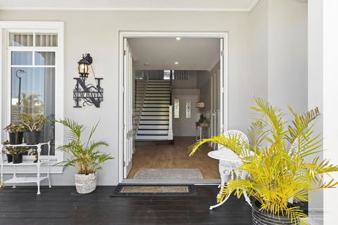 NEW HAVEN - Garden View Balcony - Accommodation Gold Coast 2