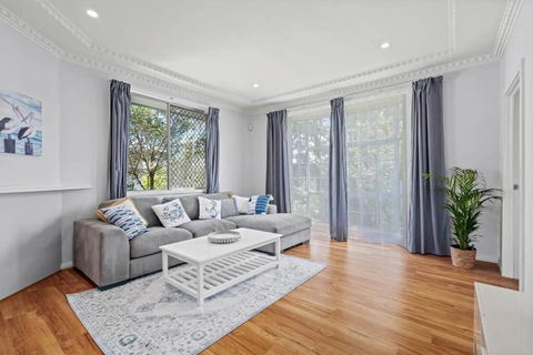 NEW Sailors Cove Pet Friendly - Accommodation Gold Coast 0