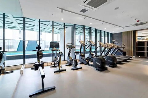 NEW Skyline View Luxury Apt Homey Heart Of ADL - Accommodation Gold Coast 2