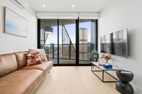 NEW Skyline View Luxury Apt Homey Heart Of ADL - Accommodation Gold Coast 0