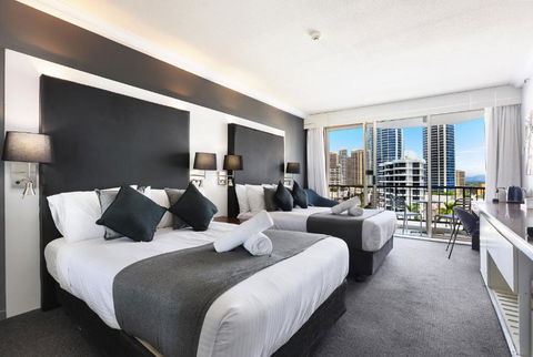 NEW Stunning Central Surfers Studio Apartment. - Accommodation Gold Coast 0