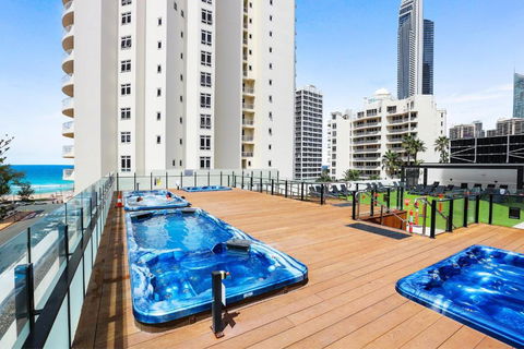 NEW Stunning Central Surfers Studio Apartment. - Accommodation Gold Coast 2