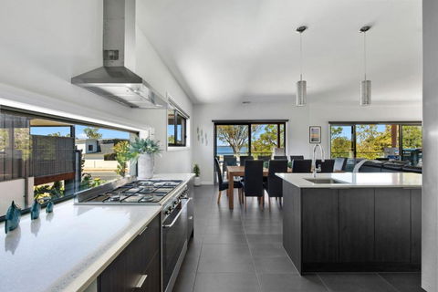 NEW - Sunrise Waters Holiday House - 1 Gold Coast 1