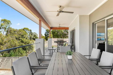 NEW - Sunrise Waters Holiday House - 1 Gold Coast 3