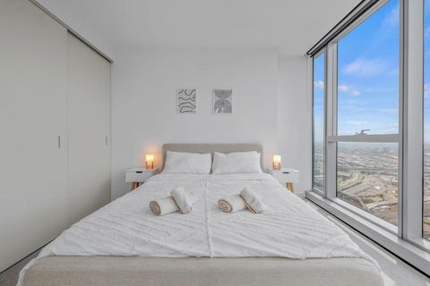 NEW Top Floor L70 CBD Luxury Apt - Accommodation Gold Coast 1