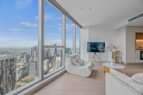NEW Top Floor L70 CBD Luxury Apt - Accommodation Gold Coast 3
