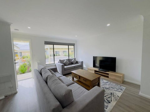 New Unit On Oswald - Accommodation Gold Coast 0